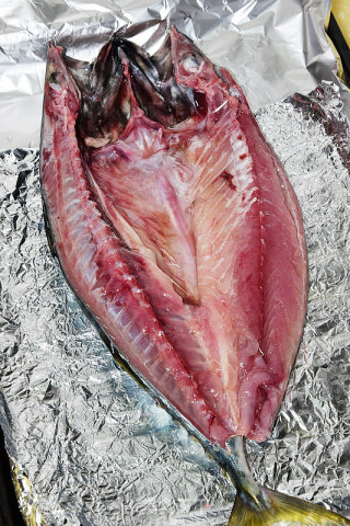 【烤鲐鲅鱼】--寒冬最美味的烤鱼的做法步骤：4