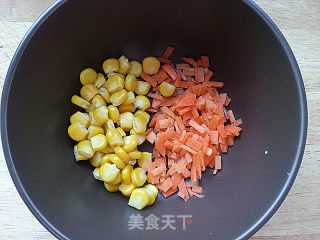 家庭制作虾仁玉米炒饭的做法步骤：3