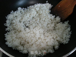 家庭制作虾仁玉米炒饭的做法步骤：8