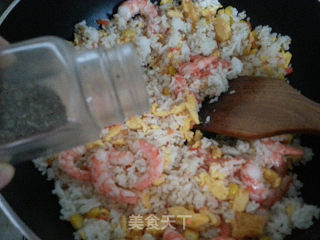 家庭制作虾仁玉米炒饭的做法步骤：13