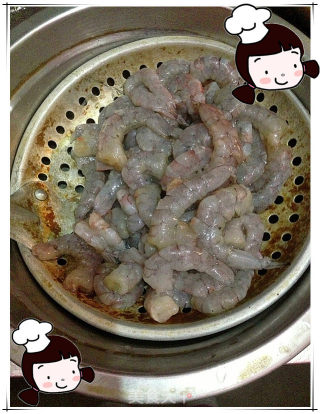仙草阁私房菜（虾兵蟹将）--金沙软炸虾的做法步骤：1