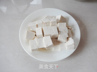红烧鲫鱼豆腐的做法步骤：2