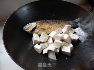 红烧鲫鱼豆腐的做法步骤：8
