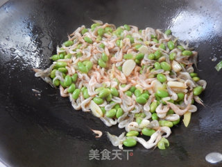 河虾焖毛豆的做法步骤：6