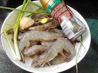 黑椒烤大虾的做法步骤：1
