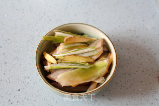 用传统的方法制作冰凉开胃的【豉汁小黄鱼】的做法步骤：3