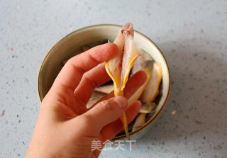 用传统的方法制作冰凉开胃的【豉汁小黄鱼】的做法步骤：2