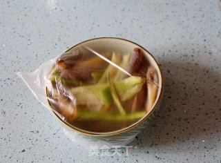 用传统的方法制作冰凉开胃的【豉汁小黄鱼】的做法步骤：4