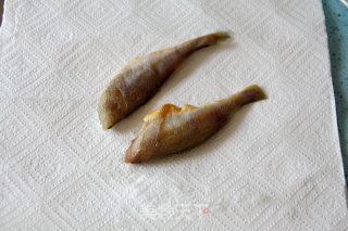 用传统的方法制作冰凉开胃的【豉汁小黄鱼】的做法步骤：18
