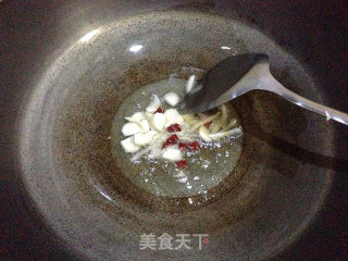 洋葱青椒炒花蛤的做法步骤：3