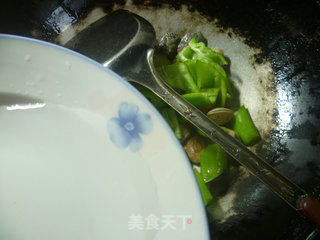 青椒炒花蛤的做法步骤：8