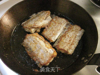 酥煎带鱼的做法步骤：6