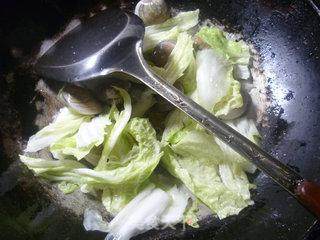 白菜圆蛤汤的做法步骤：5