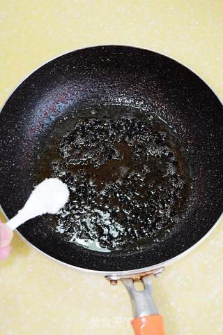 【葱烧海参】---如何熬制一碗好的葱油的做法步骤：3