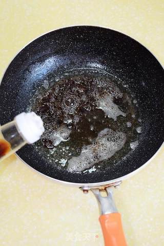 【葱烧海参】---如何熬制一碗好的葱油的做法步骤：2