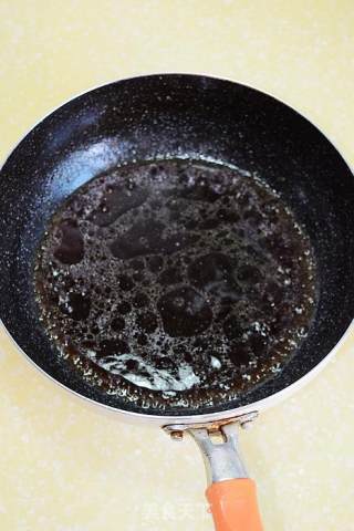 【葱烧海参】---如何熬制一碗好的葱油的做法步骤：4