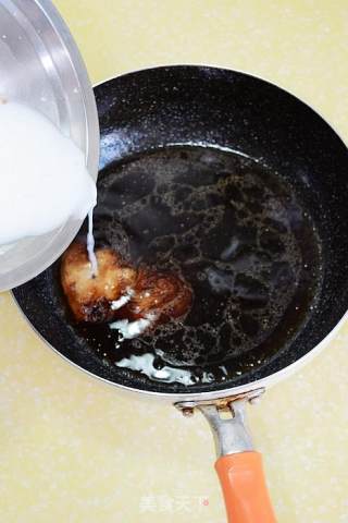 【葱烧海参】---如何熬制一碗好的葱油的做法步骤：5