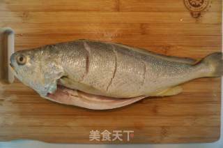 家常铁锅焖鱼的做法步骤：2