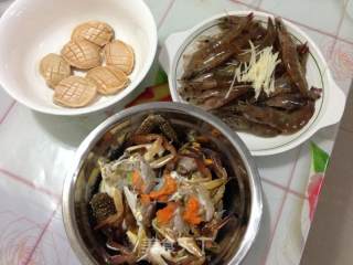【海鲜砂锅粥】---潮汕版的做法步骤：1