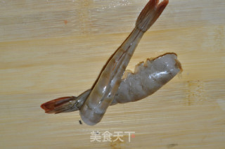 蒜茸粉丝蒸虾的做法步骤：2