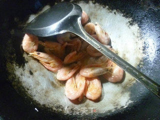 青椒炒北极甜虾的做法步骤：4
