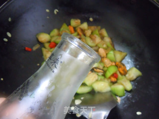 夏季蔬菜最解毒---丝瓜炒海虹的做法步骤：8