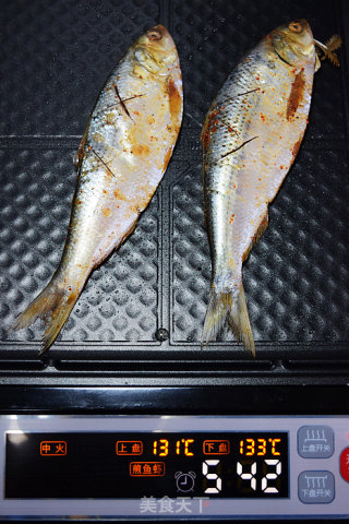 【香煎青鳞鱼】---刺多的鱼更美味的做法步骤：3
