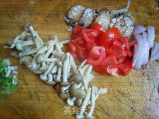 养生可以这样吃---菌香番茄鲍鱼汤的做法步骤：2