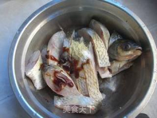 武昌鱼蒸黄金白菜的做法步骤：2
