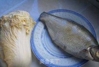 武昌鱼蒸黄金白菜的做法步骤：1