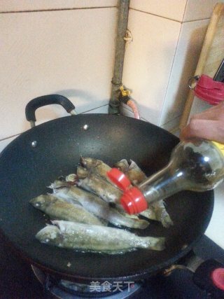 家常烧黄鱼的做法步骤：6