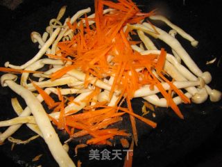 海鲜菇炒蚬子的做法步骤：6