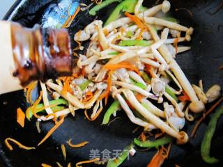 海鲜菇炒蚬子的做法步骤：11