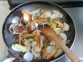 螃蟹炒年糕的做法步骤：9