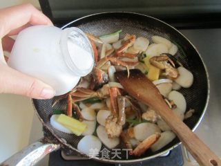 螃蟹炒年糕的做法步骤：10