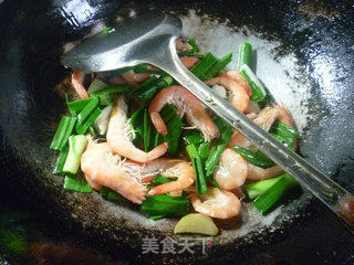 大蒜炒鲜虾的做法步骤：7