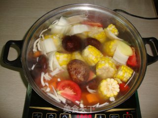 【蔬菜海鲜涮涮锅】---好吃健康不油腻，再吃也不发胖哦的做法步骤：2