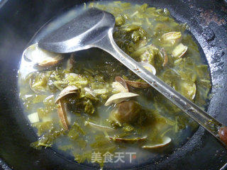 咸菜花蛤汤的做法步骤：11