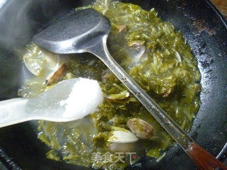 咸菜花蛤汤的做法步骤：10