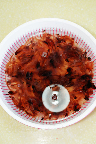 清热解毒的鲜海蛰汤的做法步骤：4