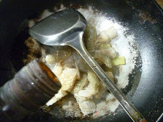 莴笋炒虾蛄的做法步骤：6