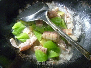 莴笋炒虾蛄的做法步骤：9