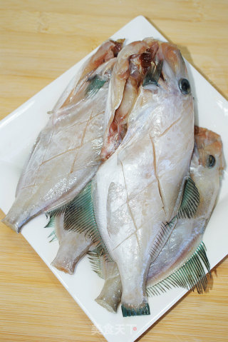 三步轻松做出奥尔良口味的烤马面鱼的做法步骤：3