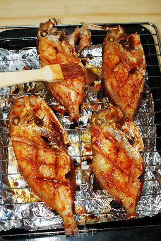 三步轻松做出奥尔良口味的烤马面鱼的做法步骤：7