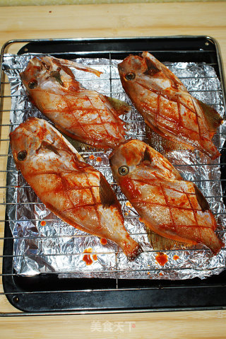 三步轻松做出奥尔良口味的烤马面鱼的做法步骤：6