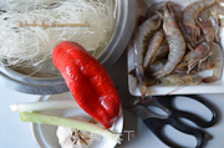 蒜蓉粉丝蒸虾的做法步骤：1