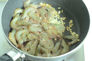鲜虾也可以香浓下饭----蒜香基尾虾的做法步骤：4