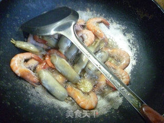 盐炒鲜虾蛏子的做法步骤：9