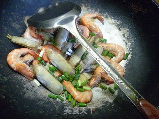 盐炒鲜虾蛏子的做法步骤：10