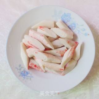 海鲜菇炒蟹柳的做法步骤：2